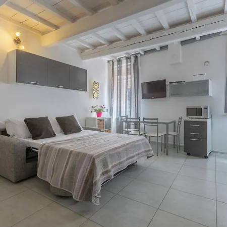 Guesthost - Center Bi-level Beauty Ferrara