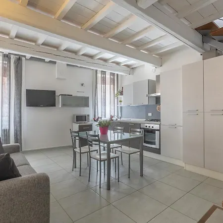 Guesthost - Center Bi-level Beauty Apartament