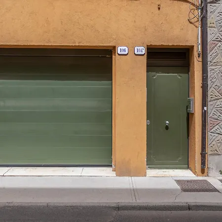 Guesthost - Center Bi-level Beauty Ferrara