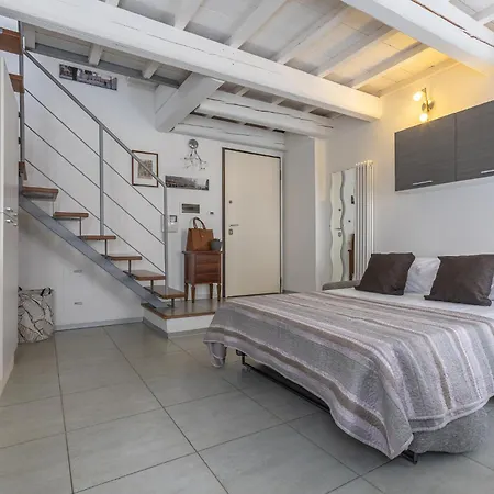 Center Bi-level Beauty Apartament