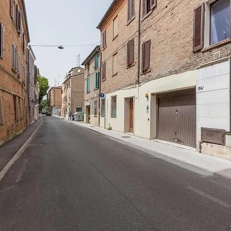 Guesthost - Center Bi-level Beauty * Ferrara