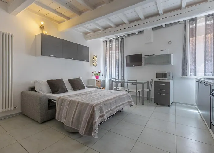 Guesthost - Center Bi-level Beauty Ferrara