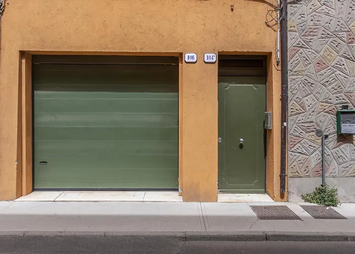 Guesthost - Center Bi-level Beauty Ferrara