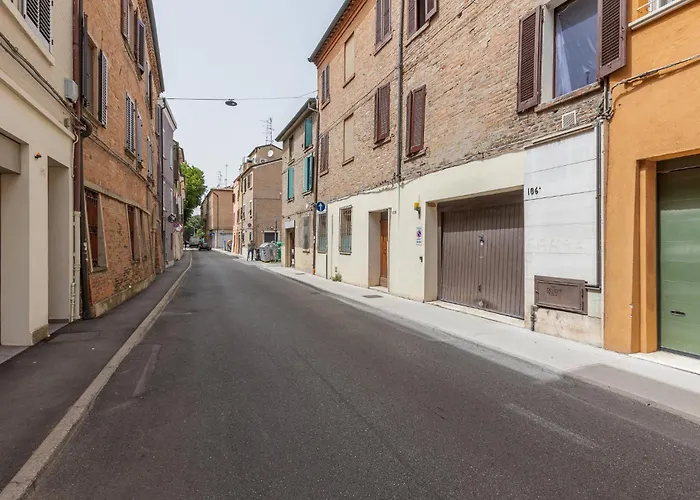 Guesthost - Center Bi-level Beauty * Ferrara